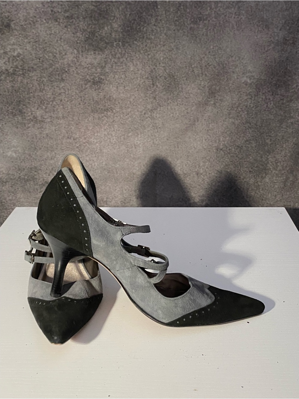 Miranda Bartlett Suede T-Strap Pump Heels 7.5M Two Tone Black Gray Pointed Toe
